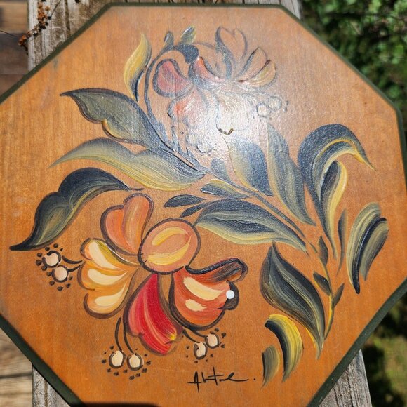 Vintage 3 Hand-Painted Octagonal Wooden Wall Plaques With Floral Designs Signed - Picture 6 of 13